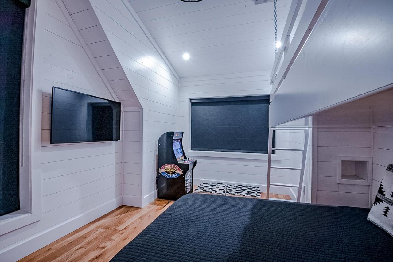 "The Barndo" 4Br Luxury Cabin, Hot Tub, Fire Pit, Bunks, Arcades, Playhouse! Broken Bow Exterior foto
